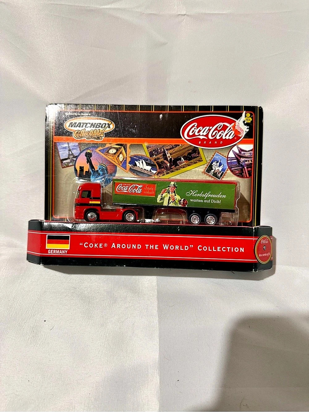 Matchbox Coke Around the World Collection Coca-Cola Die-Cast Truck in Red & Gree